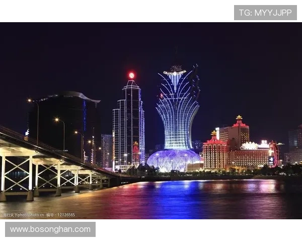 澳门葡京大楼图片高清版：夜晚灯光点缀的迷人景色